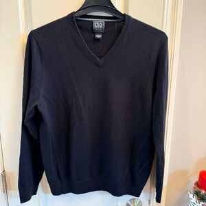Jos. A. Bank 100% merino wool Traveler Vneck sweater. Size large..